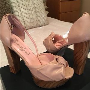 Pink heels with bow